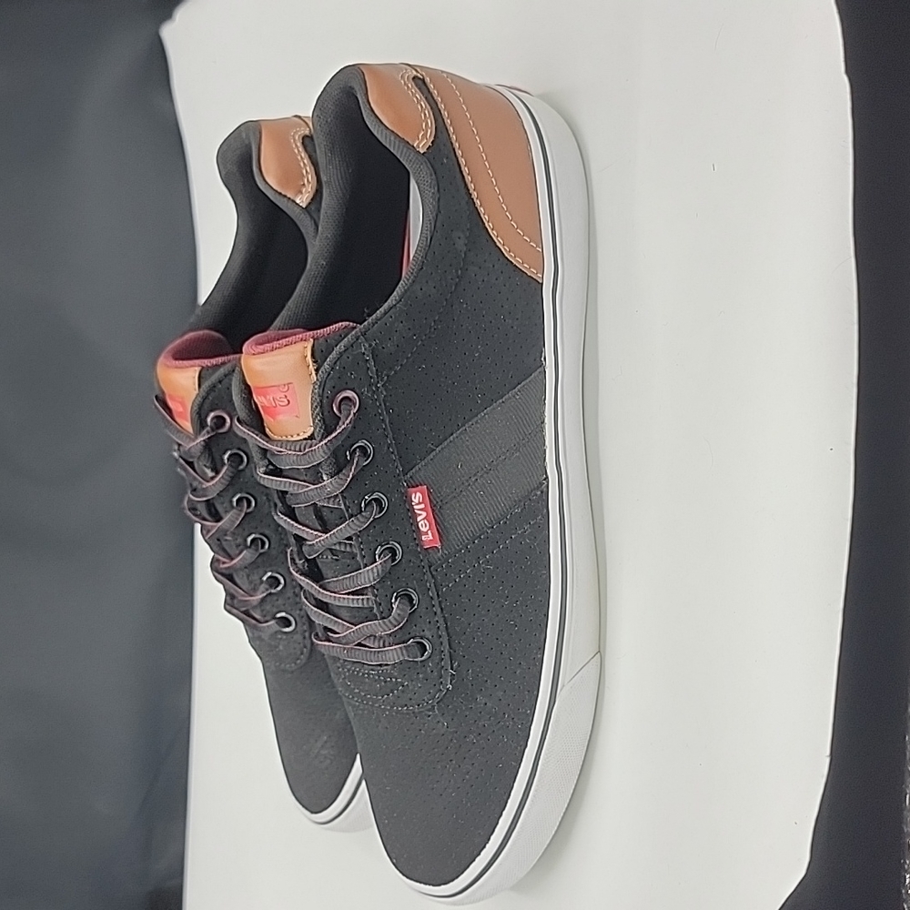 Levi's Men's Miles Casual M- 9 1/2 #51777717A